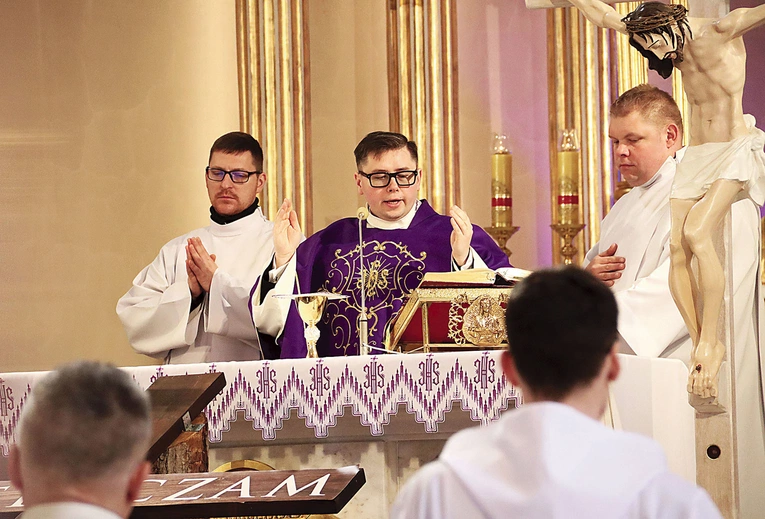 Co roku DZL przeżywa swój dzień skupienia w sanktuarium Miłosierdzia Bożego w Świebodzinie. Ostatni marcowy był poświęcony sakramentowi bierzmowania.
