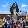 Przy pomniku św. Jana Pawła II na placu seminaryjnym.