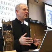 Ks. Dariusz Raś na czele miłośników Krakowa