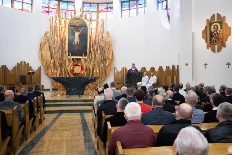 Tarnów. Dzień skupienia dla nadzwyczajnych szafarzy - cz. 3