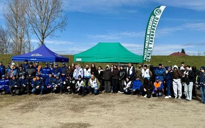 Sprzątanie Wisły i edukacja ekologiczna w Połańcu