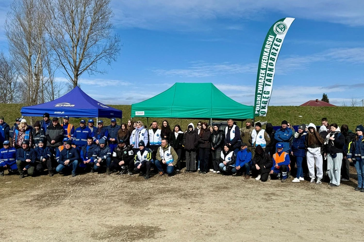 Sprzątanie Wisły i edukacja ekologiczna w Połańcu