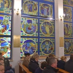 Relikwie Ulmów i nowe witraże w Grabnie