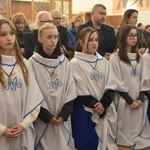 Relikwie Ulmów i nowe witraże w Grabnie