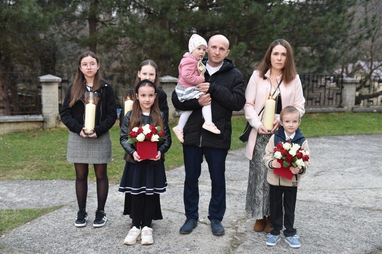 Relikwie Ulmów i nowe witraże w Grabnie