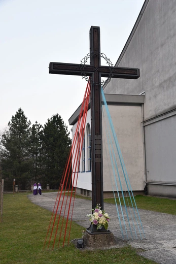 Relikwie Ulmów i nowe witraże w Grabnie