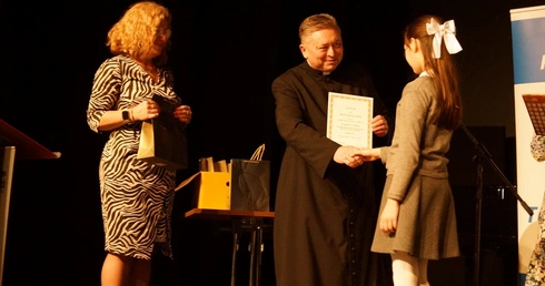 Poranek Żonkilowy w Oławie. Finał konkursu plastycznego Hospicjum Domowego Caritas