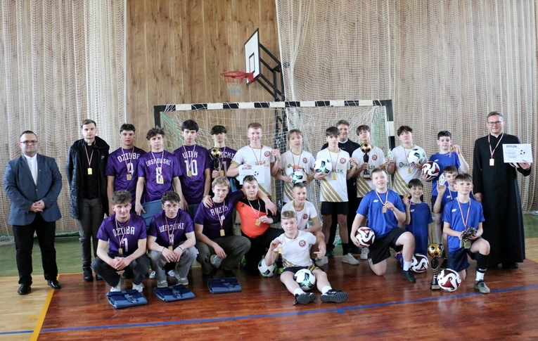 Ministranci i lektorzy rywalizowali na boisku