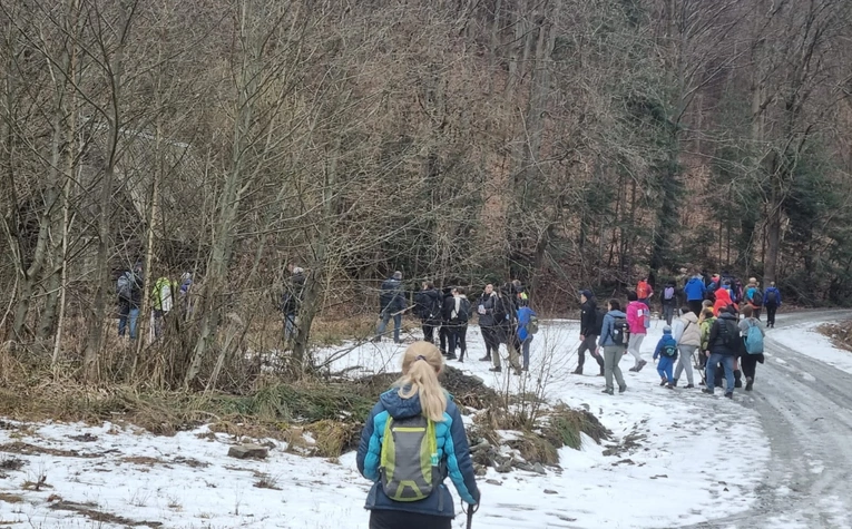 Muszyna. III Parafialna Droga Krzyżowa w plenerze