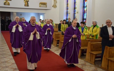 Bóg zrobił 99 kroków, a my ile?