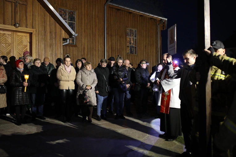 Słupia. Droga Krzyżowa w intencji trzeźwości