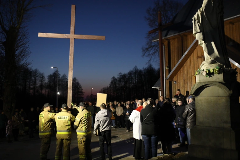 Słupia. Droga Krzyżowa w intencji trzeźwości
