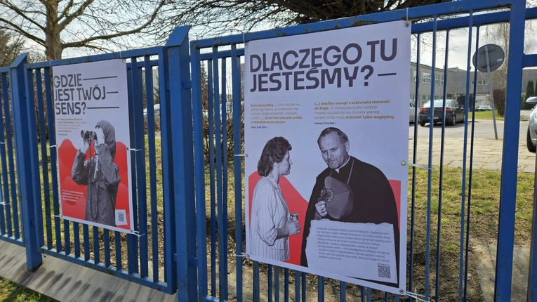 Papieska wystawa w PSP 14 Integracyjnej w Radomiu