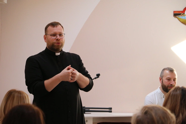 Płońsk. Warsztaty o liturgii Wigilii Paschalnej