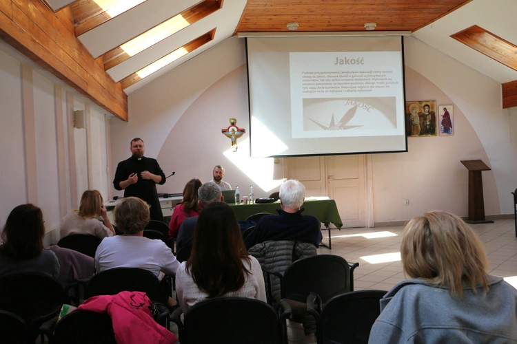 Płońsk. Warsztaty o liturgii Wigilii Paschalnej