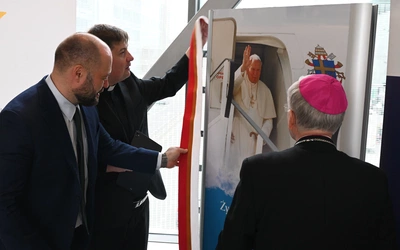 Kraków Airport. Wernisaż wystawy "Życie jest pielgrzymką ciągłych odkryć"
