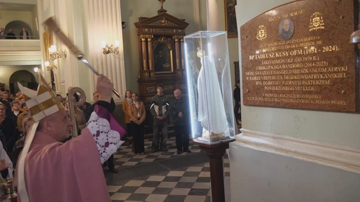 Odsłonięcie i poświęcenie tablicy upamiętniającej bp. Tadeusza Kusego.