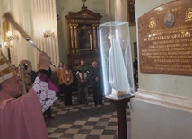 Odsłonięcie i poświęcenie tablicy upamiętniającej bp. Tadeusza Kusego.