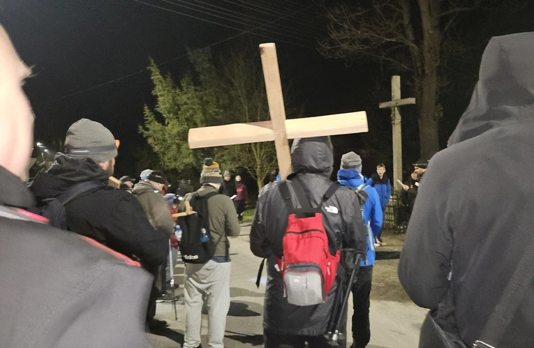 Nocna Droga Krzyżowa w Środzie Śląskiej. Z kompasem nadziei