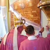 	Odsłonięcie i poświęcenie tablicy upamiętniającej bp. Tadeusza Kusego.