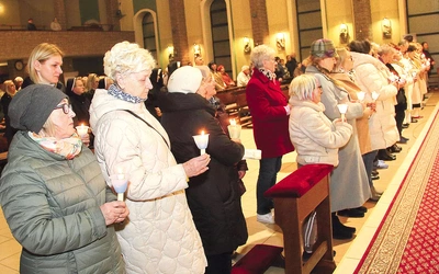	Chętni złożyli uroczyście przyrzeczenie duchowej adopcji.