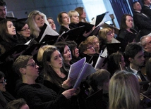 Jedna z form to koncert pasyjny, podczas którego zespoły wokalne i instrumentalne śpiewem i muzyką chcą skłonić uczestników do głębokich refleksji nad męką Zbawiciela.