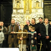 Uczestnicy EDK modlili się w archikatedrze przed wyruszeniem.