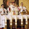 Dziękowali za diecezjalną wspólnotę m.in. kapłani, w tym bp Osial i diakoni.