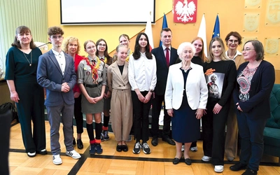 W oczach dzieci i młodzieży jest bohaterką. 