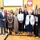 W oczach dzieci i młodzieży jest bohaterką. 