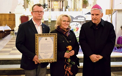 	Laureaci, pochodzący z Tarnobrzega, od lat angażują się m.in. w pomoc najmłodszym.