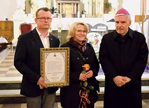 	Laureaci, pochodzący z Tarnobrzega, od lat angażują się m.in. w pomoc najmłodszym.