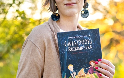 	Ostrowczanka M. Urlich debiutowała książką „Gwiazdooki i Rozbójniczka”.