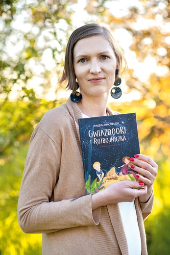 	Ostrowczanka M. Urlich debiutowała książką „Gwiazdooki i Rozbójniczka”.