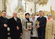 	W rejonie dębickim koordynatorami są Maria i Andrzej Kulasowie (na zdjęciu z prawej). Obok nich Anna Podsiadło, para diecezjalna DK, oraz ks. Wojciech Karpiel.