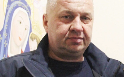 	Mariusz Barnach rozdał ludziom półtora miliona obrazków z modlitwą.