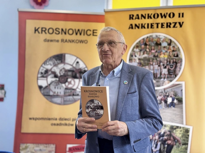 Franciszek Piszczek zaprezentował publikację podczas spotkania z mieszkańcami Bierkowic.