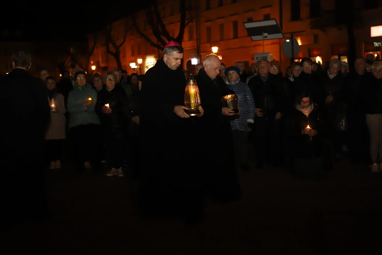 Łowicz. Modlitwa w 20. rocznicę śmierci Jana Pawła II