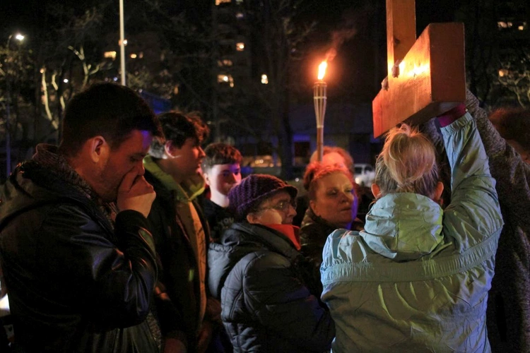Droga Krzyżowa ulicami Kędzierzyna-Koźla w 20. rocznicę śmierci św. Jana Pawła II