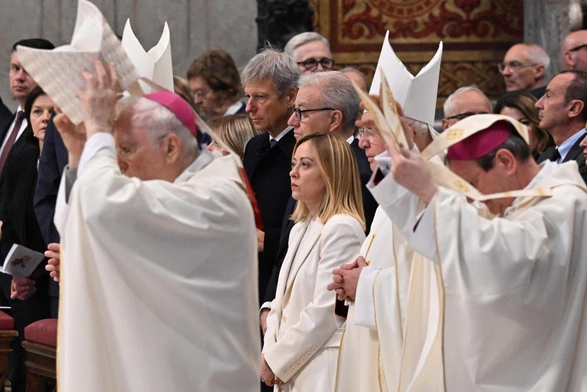 Wcześniej, w mszy sprawowanej z tej okazji uczestniczyła premier włoch, m. in. Giorgia Meloni