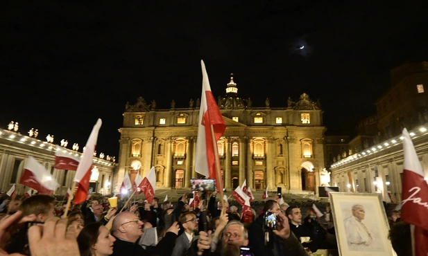 Kilka tysięcy osób na czuwaniu w 20. rocznicę śmierci Jana Pawła II