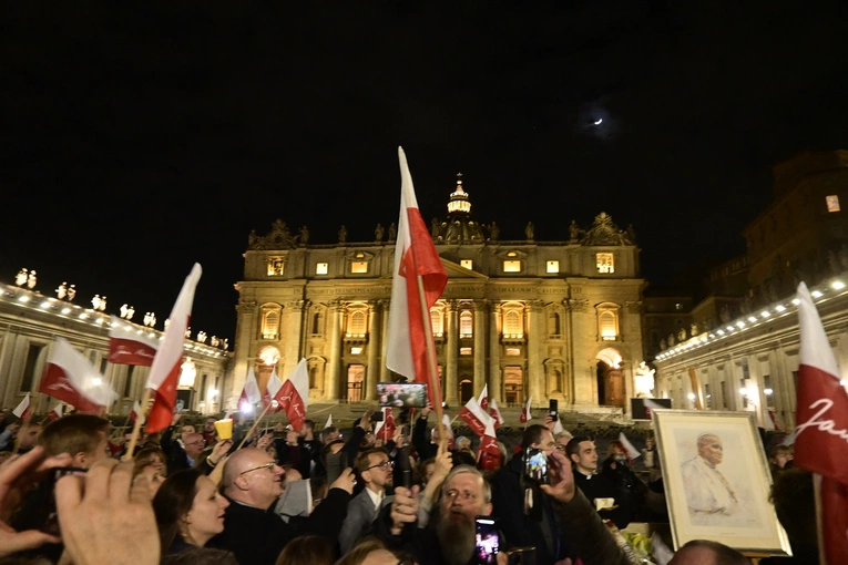 Kilka tysięcy osób na czuwaniu w 20. rocznicę śmierci Jana Pawła II