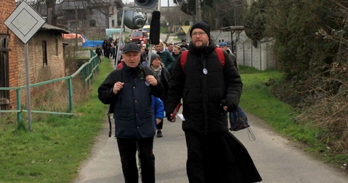 Wędrujący wiernie i z nadzieją na spotkanie w niebie