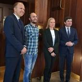 Katowice. Niezwykła winda typu "paternoster” w Śląskim Urzędzie Wojewódzkim - już otwarta