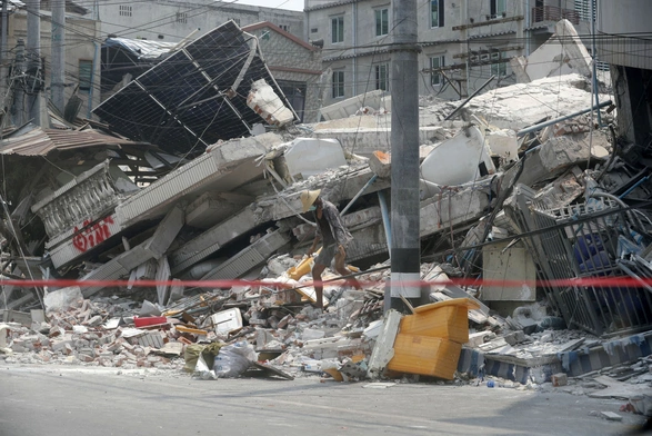 Kamilianie z Tajlandii niosą pomoc poszkodowanym w trzęsieniu ziemi w Mjanmie
