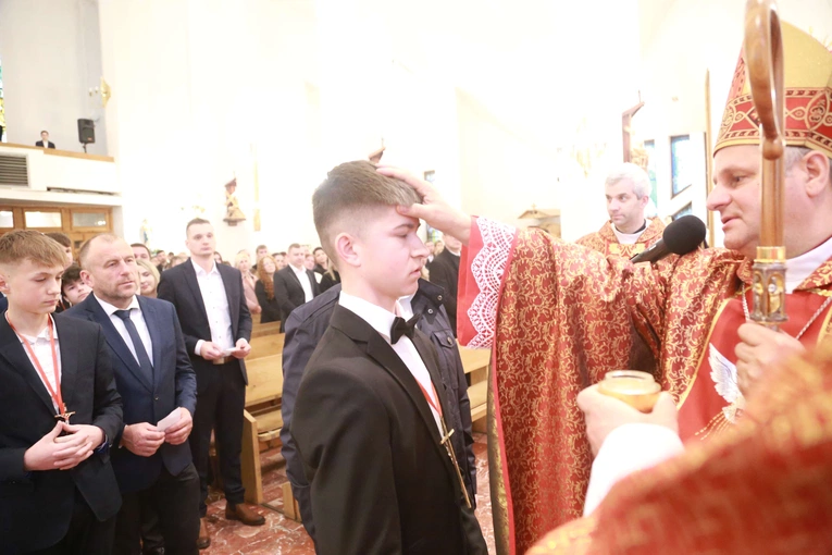 Bierzmowanie w Łososinie Dolnej