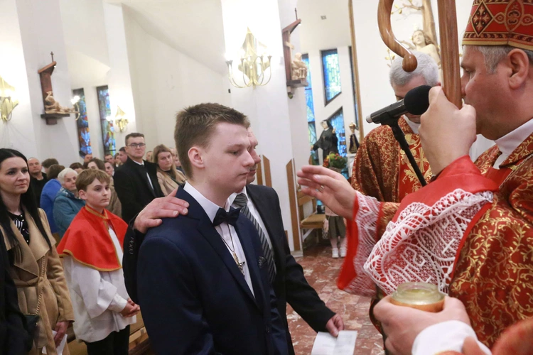 Bierzmowanie w Łososinie Dolnej