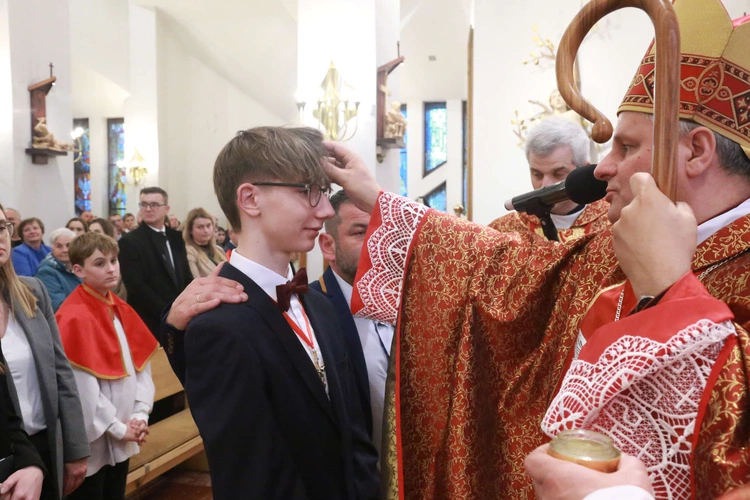 Bierzmowanie w Łososinie Dolnej