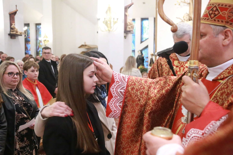 Bierzmowanie w Łososinie Dolnej