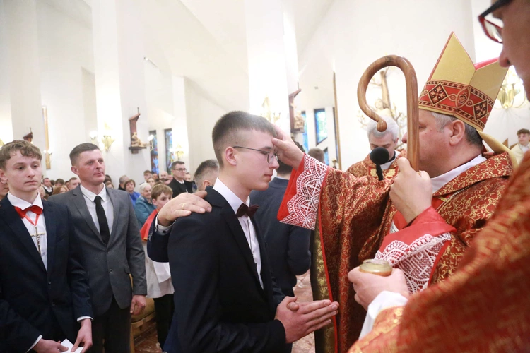 Bierzmowanie w Łososinie Dolnej